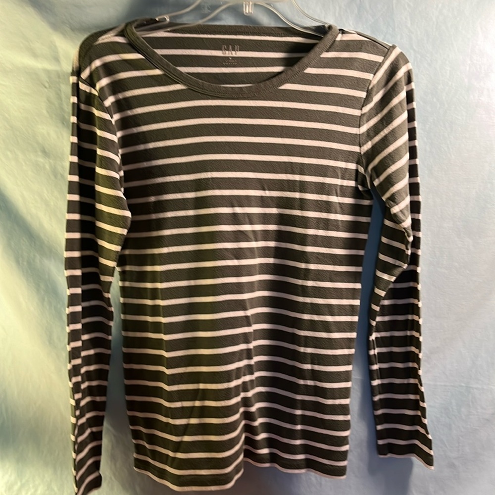 🔥Green and white long  sleeve tee by GAP